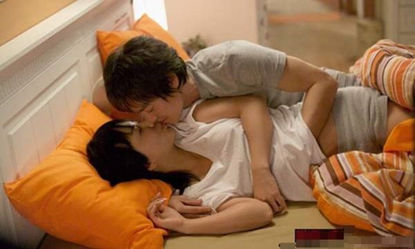 Đêm tân hôn chồng dặn vợ: ‘Em chỉ cần kêu Á lên một tiếng, còn cả thế giới để anh lo’