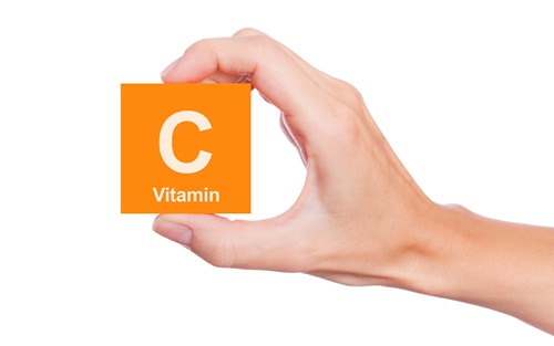 Chấm vitamin C theo cách này vào buổi tối da bạn sẽ sạch mụn đỏ, trắng mịn vào sáng ngày hôm sau