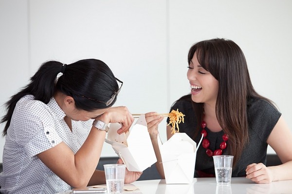 Thấy mẹ bạn gái hot girl đi dép lê đội nón lá, tôi tuyên bố chia tay em ngay để rồi 2 ngày sau sốc ngất khi thấy...