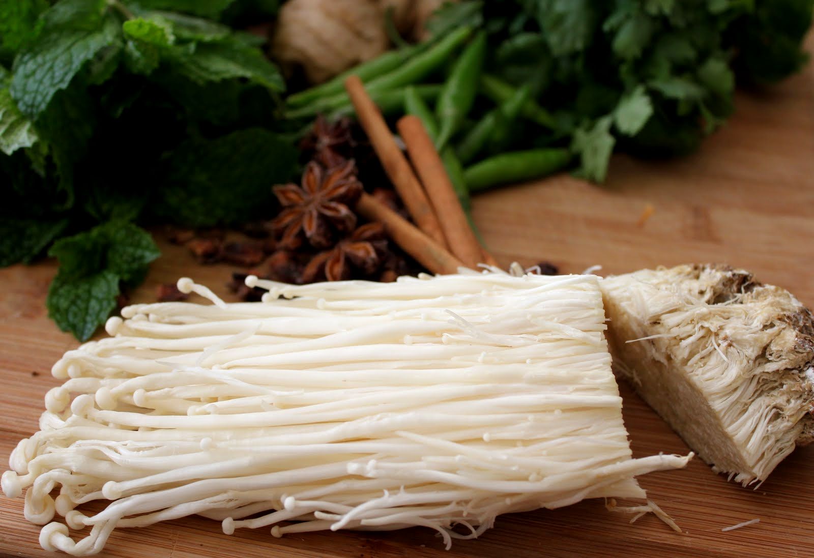 Nấm kim châm và những bài thuốc chữa bệnh từ nó