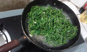 5 không khi xào rau để vừa giữ vitamin vừa không hại sức khỏe