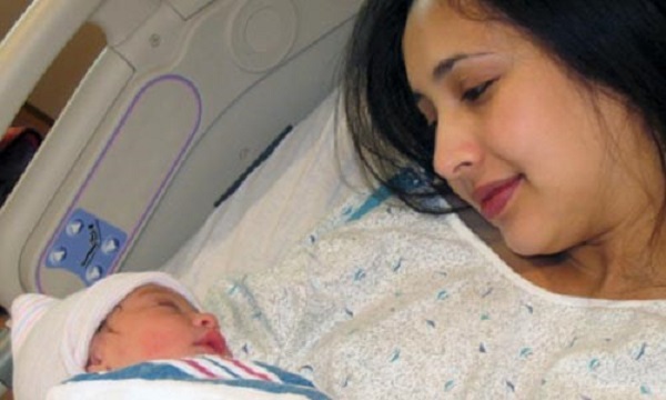 1 tháng đầu sau sinh dặn người nhà làm đủ mấy món này cho ăn, ra tháng mẹ đẹp mướt mát, con bụ bẫm thông minh