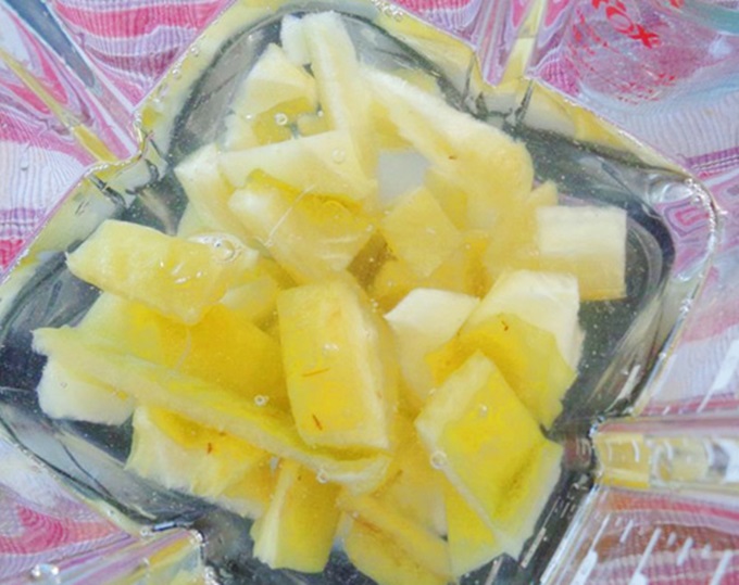 Trị mụn ở đâu cũng không khỏi nhưng đắp vài lát khế chua lên mặt lại sạch tận gốc, chẳng để lại vết thâm đấy