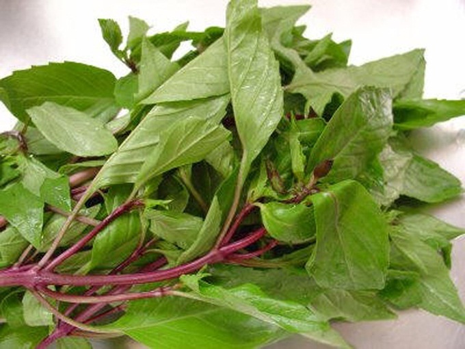 Răng trắng bóng như đi bọc sứ chỉ nhờ nắm rau 2k 1 mớ bán đầy ngoài chợ này