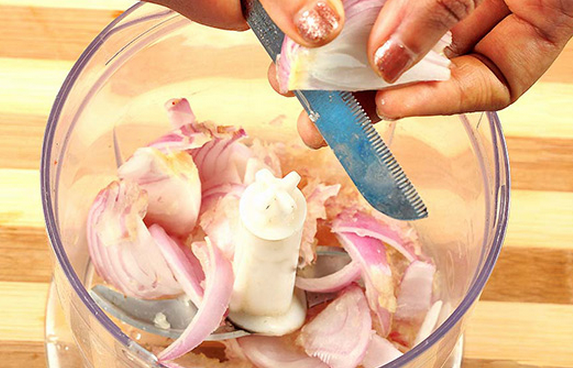 Lấy hành tây làm theo cách này, thâm mụn lâu đến mấy cũng mờ dần và biến mất