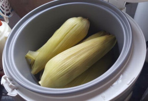 Thật đúng là nồi cơm điện “thần thánh”, hết luộc gà, ủ sữa chua và giờ còn luộc được thứ này nữa