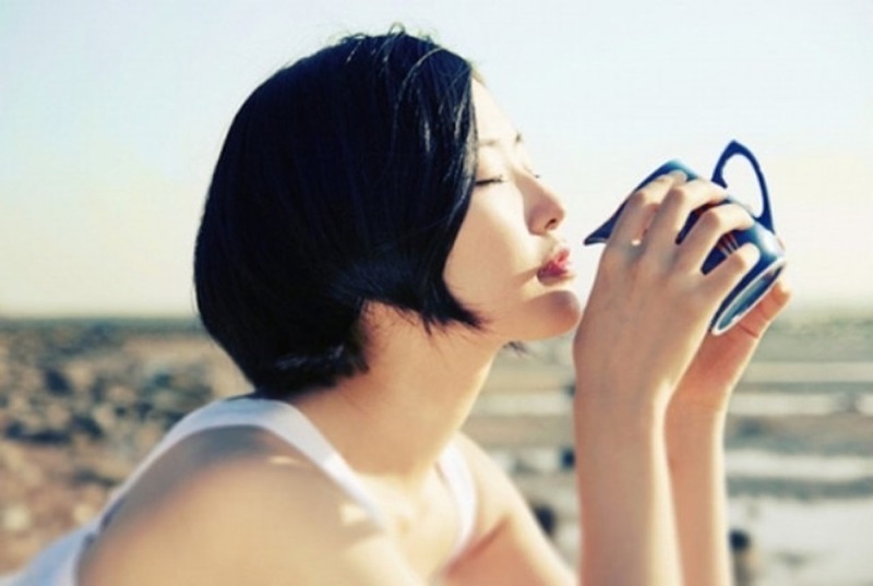 Bên trong mỗi ngôi nhà đều có một người đàn bà đang khóc