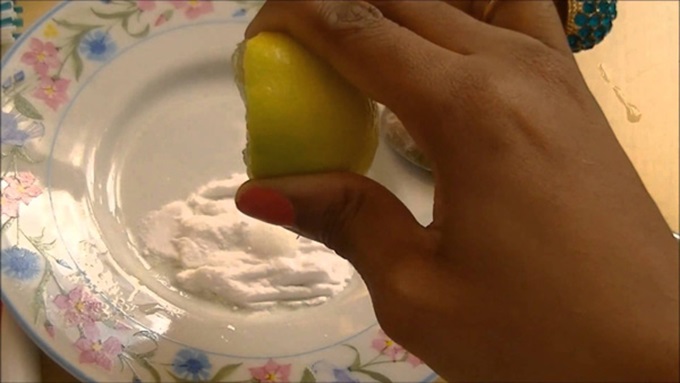 “Rần rần” 4 công thức làm trắng răng hiệu quả, hết sạch mảng bám như đi nha sĩ chỉ từ 1 quả chanh