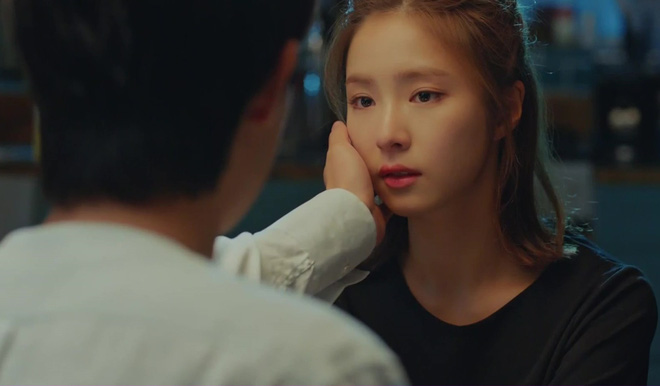 Vợ nghe thấy chồng nói với nhân tình: &rsquo;Anh không cần tiền của em, anh chỉ cần vợ và con thôi!&rsquo;