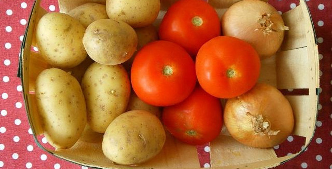 Những thực phẩm kết hợp với cà chua sẽ dễ biến thành ‘độc dược’