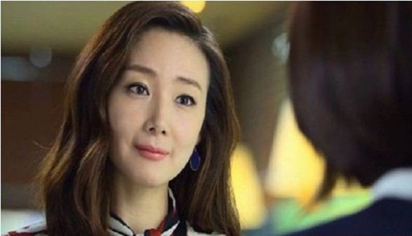 Vợ dúi mặt ả tình địch của chồng vào máy photocopy bảo: &rsquo;Chồng chị nhớ em lắm, để chị in cái mặt em ra mang về cho anh ấy ngắm nhé&rsquo;