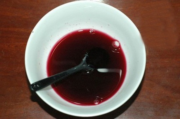 Phù phép mái tóc đen-mỏng-xơ rối thành đỏ-dày-mượt mà đẹp miễn chê chẳng tốn xu nào từ 1 củ dền đỏ