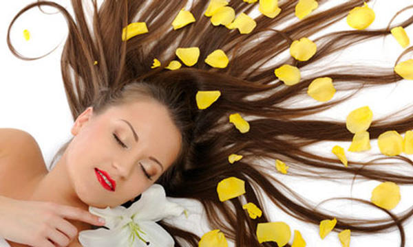 Tóc hết xơ rối, ngừng gãy rụng và trở nên mềm mượt với cách gội đầu này