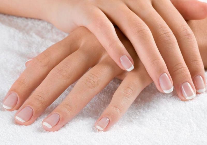 Thoa kem đánh răng lên móng tay, bạn sẽ bất ngờ với công dụng thần kỳ này