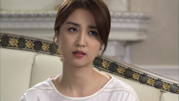 Biết bồ của chồng có thai, vợ bảo: ‘Chị dọn sẵn phòng cho em ở rồi đấy, đêm mà cần thì chị cho anh ấy sang với em luôn’