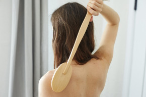 Lớp da sần sùi, khô ráp, kém căng mịn sẽ biến mất ngay lập tức chỉ với 1 dụng cụ rẻ tiền, dễ kiếm