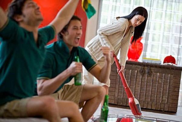 Gửi các đức lang quân: "Nếu muốn ăn nhậu thì làm ơn dẫn nhau ra ngoài tiệm, phụ nữ chúng tôi đã quá vất vả với các ông rồi!"