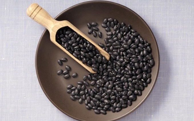 Rang 1 nắm đậu đen rồi ngâm với thứ này – “thần dược” quý hơn vàng vừa tốt cho sức khoẻ da lại đẹp nữa