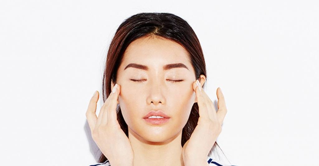 8 động tác xoa mặt mỗi sáng giúp xua tan mọi bệnh tật