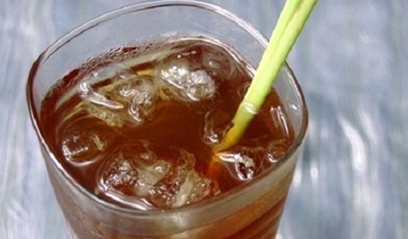 Cứ đập dập 1 củ sả đun lấy nước như thế này để uống, chẳng cần tập luyện mà vẫn giảm đều 3kg/tuần, da đẹp hơn cả bôi kem