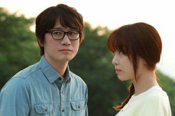 Đến cầu hôn cô chị nhưng chết đứng khi vừa tới cửa cô em đã ôm chầm lấy &rsquo;Chúng mình yêu nhau cơ mà, đừng giấu giếm nữa&rsquo;