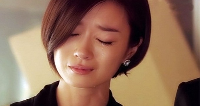 Điếng người khi chồng hét lên ‘Tránh ra, đàn bà mà không có ngực thì chỉ đứng nhìn chồng ngoại tình thôi&rsquo;