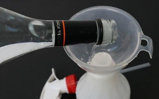 Ai lười giặt chăn nệm, cứ xịt nước này qua 1 đêm là choáng ngợp với kết quả