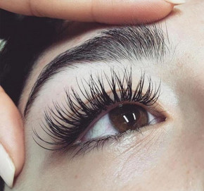 Lỡ dại bôi son dưỡng lên lông mi để qua đêm, sáng dậy cô gái sướng rơn, ngạc nhiên khi thấy kết quả