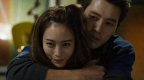 Vợ ơi, hay để anh nhịn ăn sáng lấy tiền mua... áo lót cho em nhé!