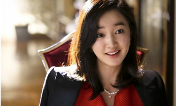 Vợ dắt bồ của chồng về nhà, rung đùi bảo: ‘Phở của anh đây, mời anh xơi trước mặt tôi!’