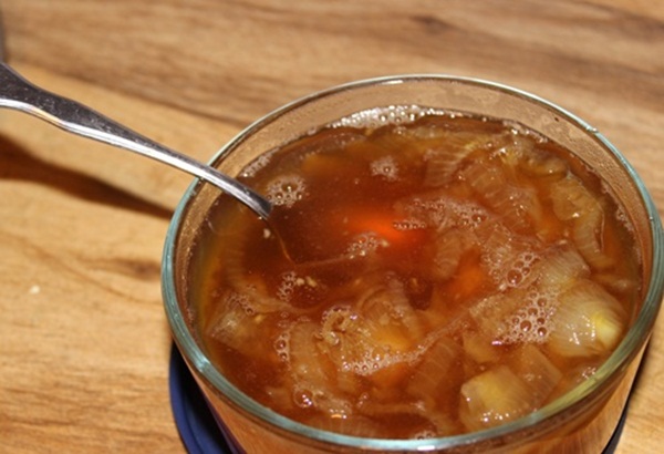 Chỉ với vài lát hành tím, lông mày thưa thớt, mờ nhạt có như không cũng dày rậm, đen nhánh như điêu khắc