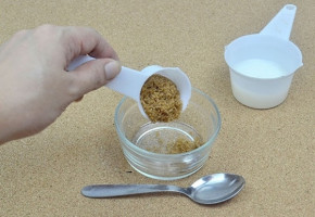 Tết sắp đến mà không biết cách ngậm 1 nhúm muối + đường như thế này để trắng sáng