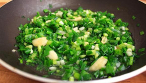 Chia buồn với những ai không ăn được HÀNH LÁ, Đông y khẳng định đây là thứ có thể chữa khỏi tiệt cả cảm cúm và đau nhức xương khớp