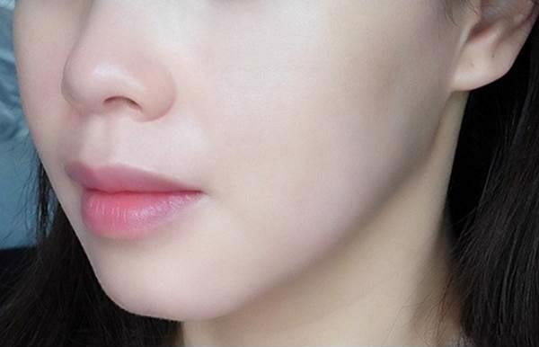 Ép củ này lấy nước rồi trộn với 1 thìa mật ong, dù U50 da vẫn căng bóng, mướt mịn mà không cần botox