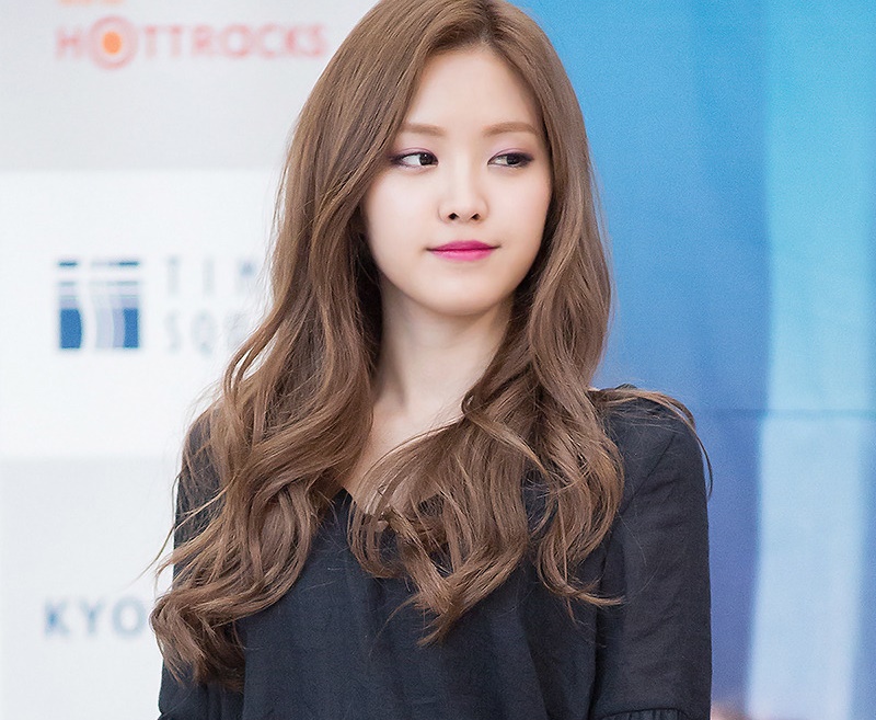 Làm mới mái tóc bằng những lọn highlight sinh động