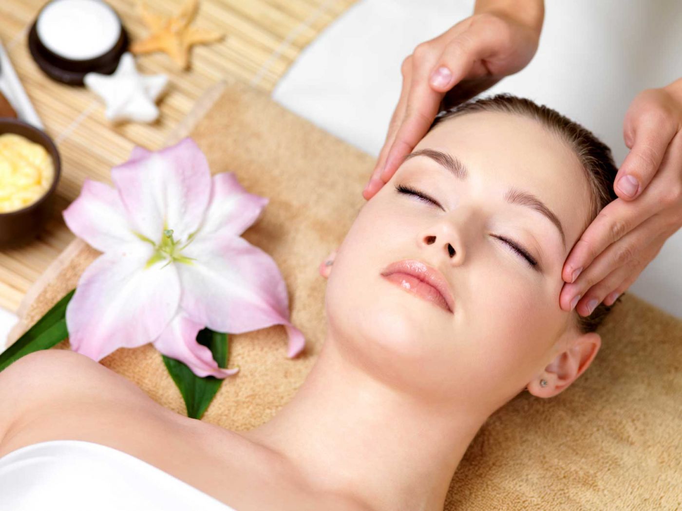Da mặt sẽ căng tràn sức sống với 4 cách massage mặt tại nhà này!