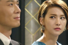 Đang đuổi vợ ra khỏi công ty vì xấu hổ thì sếp tổng vỗ vai: "Bỏ tay bẩn thỉu của cậu ra khỏi người con gái tôi"