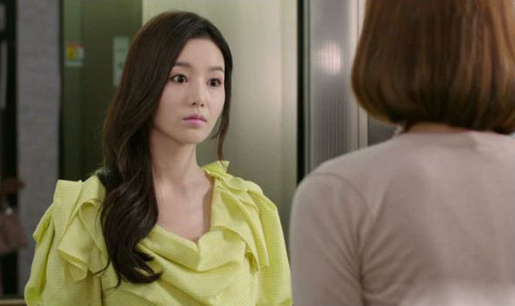 Mời bạn thân đến dự đám cưới thì nhận được tin nhắn: &rsquo;Tao đang bầu 8 tháng với chồng mày rồi&rsquo;.