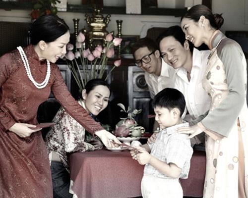 Chuyện ngày Tết: Chồng được thưởng Tết thấp, vợ yêu cầu cắt quà biếu ông bà nội