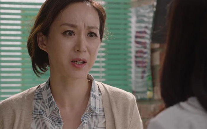 Mẹ chồng dúi vào tay con dâu 50 cây vàng rồi bảo: &rsquo;Cầm lấy trốn đi rồi lấy chồng mới, đừng như mẹ ở cái nhà này&rsquo;