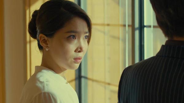 Chồng đuổi vợ con để rước bồ nhí về, nhưng 1 tháng sau, cả anh lẫn ả cuống cuồng LAO RA KHỎI NHÀ ngay trong đêm vì mùi thối khủng khiếp