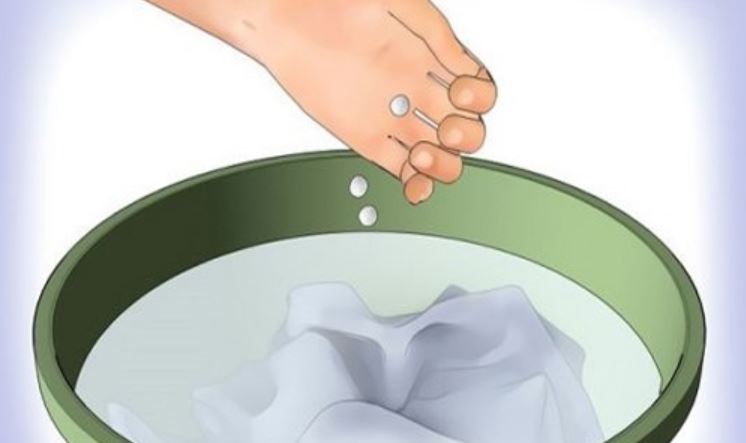 Ném thứ này vào máy giặt, quần áo dù bẩn cỡ nào sẽ sạch bong trắng sáng như mới