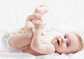 Cách trị hăm tã bằng dầu dừa giúp da trẻ trơn láng ngay sau một đêm