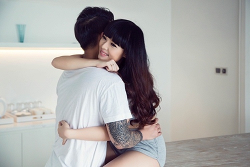 Bí kíp giữ dáng đẹp sau sinh của bà xã ca sĩ Lê Hoàng