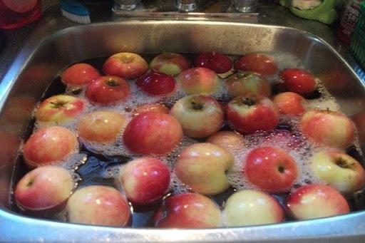 Không phải nước muối, đây mới chính là cách LÀM SẠCH TUYỆT ĐỐI những loại trái ngậm nhiều hóa chất nhất hiện nay