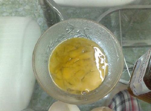 Kiên trì đắp mặt nạ trứng gà mật ong, da trắng bật tông sau 1 tuần!