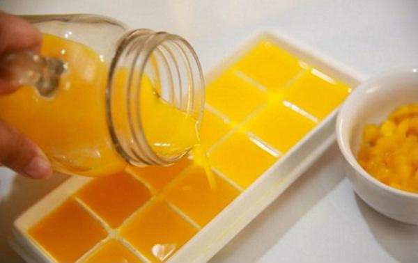 Mát xa mặt tại nhà bằng đá lạnh giúp kéo căng da, xóa nếp nhăn cho phụ nữ trung niên