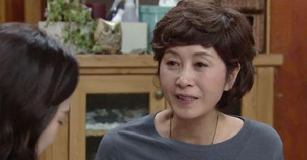 Mẹ chồng dạy: "Chồng của mình, không dùng thì cũng cho chúng nó một trận, lành làm gáo, vỡ về ở với mẹ"