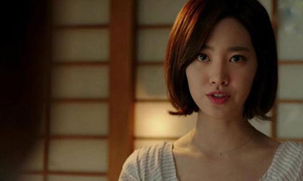 Ô sin nhờ chồng kì lưng, vợ vớ ngay bô nước tiểu của con dội thẳng và cái kết ...