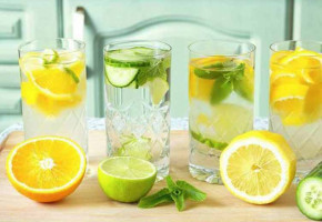 Tự làm 3 loại nước detox giúp da trắng sáng mịn không tì vết